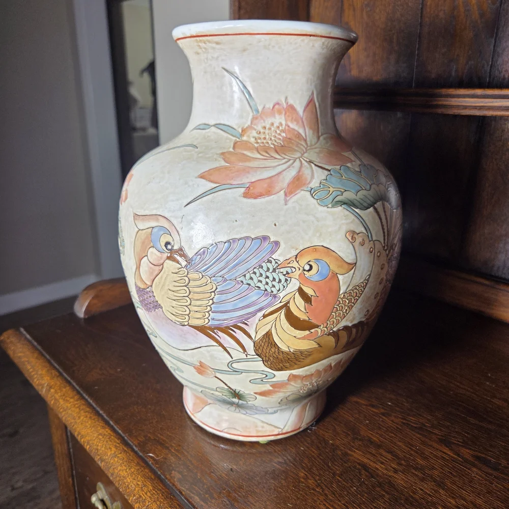 Macau Handpaintef Porcelain Artistic Ceramic Vase with Bird Motif.
